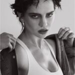 Sophie Thatcher Instagram - @calvinklein 🖤🔱 #mycalvins #ad @VMagazine's V140 Spring Preview 2023 Issue Photography: @daniellamidenge Fashion: @nicolaformichetti Interview: @mathiasrosenzweig Makeup: @nikimnray (The Visionaries) Hair: #DaniellaMidenge