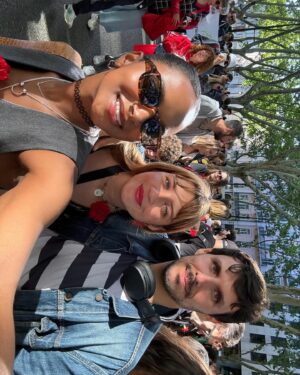 Soraia Tavares Instagram - “Grândola, vila mestiça” 

Ontem festejamos a liberdade de todas as maneiras que sonhamos

#25deabril