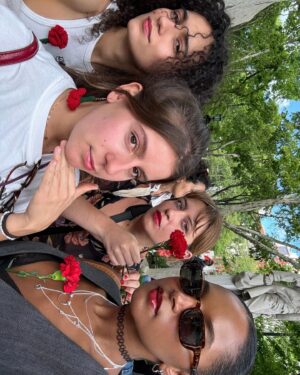 Soraia Tavares Instagram - “Grândola, vila mestiça” 

Ontem festejamos a liberdade de todas as maneiras que sonhamos

#25deabril