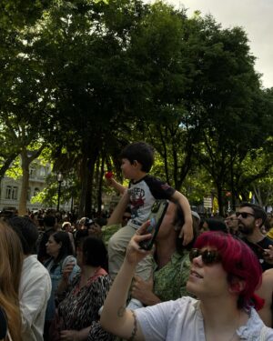 Soraia Tavares Instagram - “Grândola, vila mestiça” 

Ontem festejamos a liberdade de todas as maneiras que sonhamos

#25deabril