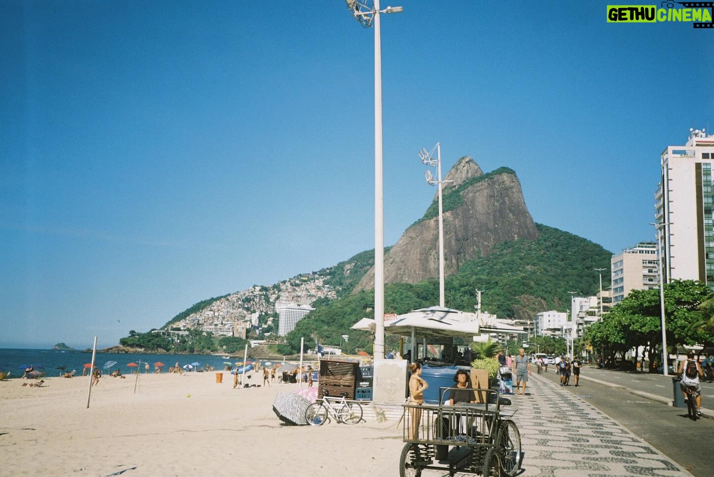 Soraia Tavares Instagram - Brasil em forma de postal #analog #rj
