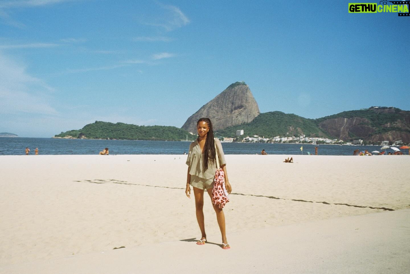 Soraia Tavares Instagram - Brasil em forma de postal #analog #rj