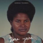 Soraia Tavares Instagram - Hoje é dia de celebrar a minha Dona Joana 🇨🇻 “Plantaram sede em nós Mas qual é a sede delas? Que consiga a usar a voz E que toque nas estrelas Posso dar a volta ao mundo Mas volto sempre à Portela Uma mão cheia de tudo Outra apoiada nela “ Feliz dia da mãe #diadamae #DonaJoana