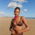 Soraia Tavares Instagram - Fins de dia na praia são sempre os melhores @calzedonia #CALZEDONIA