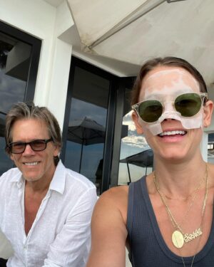 Sosie Bacon Instagram - Happy Father’s Day to the most silliest father of dragons, petting zoo owner daddy. I love you ever so much.