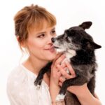 Sosie Bacon Instagram - Chester and Ella are chic. Thank you for the shots @charlienunnphotography and thank you @wagsandwalks for the joy and laughs and love these two pups have given me!
