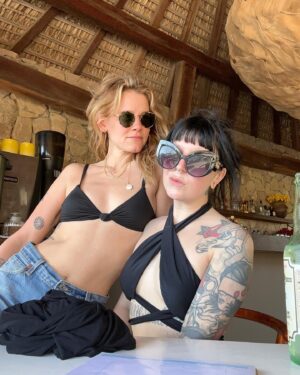 Sosie Bacon Instagram - Darmp. Bloating and tanning.