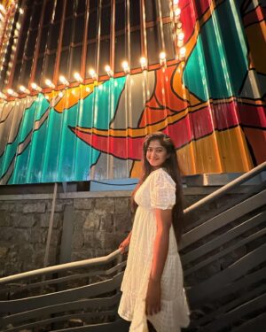 Soundarya Reddy Instagram - 🦢🤍