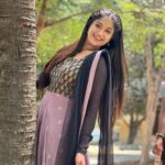 Soundarya Reddy Instagram - క్రోధినామ సంవత్సర ఉగాది శుభాకాంక్షలు 🖤🌸 ಸರ್ವರಿಗೂ ಯುಗಾದಿ ಹಬ್ಬದ ಹಾರ್ದಿಕ ಶುಭಾಶಯಗಳು.! 🌸 Outfit - @chakrabortymukta