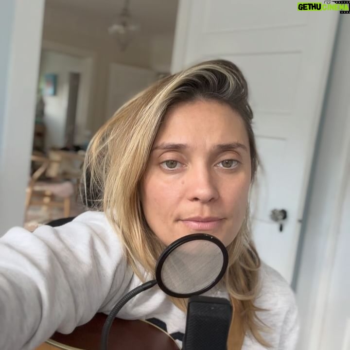 Spencer Grammer - 1.8K Likes - February #photodump 2024…
thank you to @wbd for the tickets to @lakers
The fun with my NYC friends and all the kitties I’ve snuggled along the way.