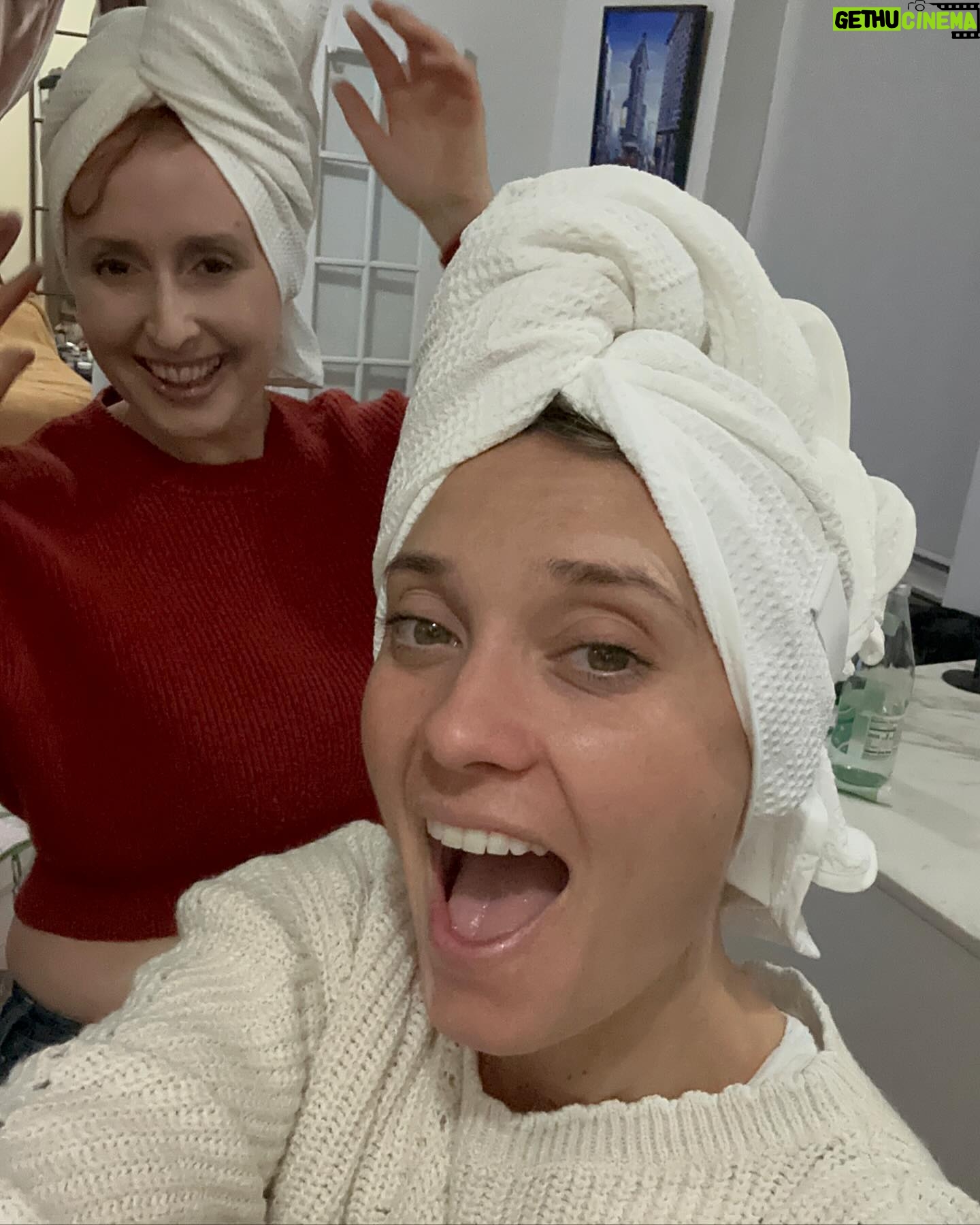 Spencer Grammer - 1.8K Likes - February #photodump 2024…
thank you to @wbd for the tickets to @lakers
The fun with my NYC friends and all the kitties I’ve snuggled along the way.