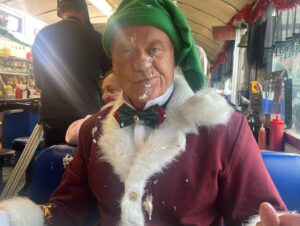 Spencer Grammer Instagram - Christmas time is here! Catch my Dad and I in the new @lifetimetv holiday movie! Saturday November 26th! The 12 days of Christmas Eve!

@itsawonderfullifetime @lifetimetvpr @uschi_nyc #kelseygrammer #spencergrammer #12daysofchristmaseve
#itsawonderfullifetime