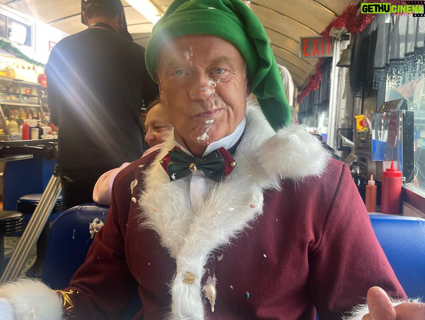 Spencer Grammer - 3.7K Likes - Christmas time is here! Catch my Dad and I in the new @lifetimetv holiday movie! Saturday November 26th! The 12 days of Christmas Eve!
@itsawonderfullifetime @lifetimetvpr @uschi_nyc #kelseygrammer #spencergrammer #12daysofchristmaseve
#itsawonderfullifetime