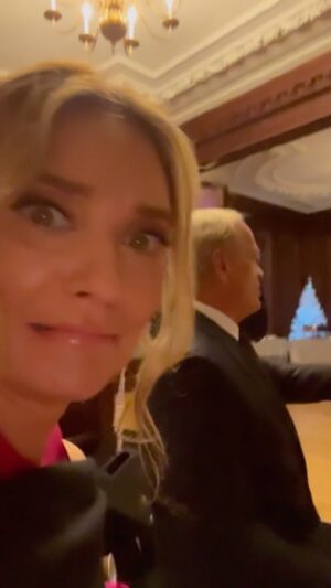 Spencer Grammer Instagram - Another silly BTS video in support of the #12daysofchristmaseve premiere tonight!!! On 8/7c  @itsawonderfullifetime @lifetimetv  @lifetimetvpr 
#itsawonderfullifetime
