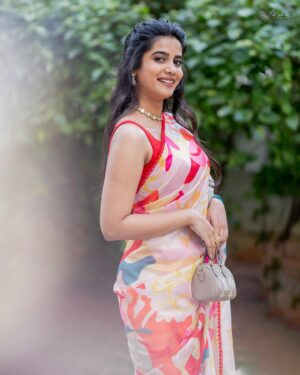 Sri Gouri Priya Instagram - 🌸❤️✨
.
.
.
Managed by @sravana_miriyala
Outfit - @sia_by_ss
Captured by @they_call_me_keshu
Accessories - @shopriyaaofficial
Hair - @rajesh_chinchili