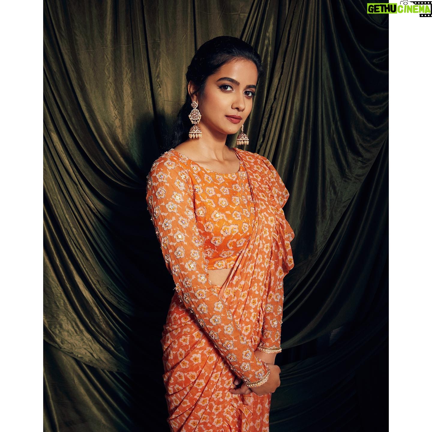Sri Gouri Priya Instagram - For Modern Love Chennai trailer launch event.🧡 Streaming from May 18, only on @primevideoin Photography - @arungnanavel Styling - @manognaavunoori Assisted by - @niha__varma Make up artist - @shaash.makeup Outfit - @seharrebysahitheereddy Jewellery - @houseofqc
