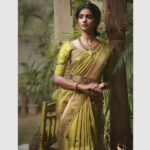 Sri Gouri Priya Instagram - Chudodhantunna.. chusthune untaa... . . . For @bhargavikunam ❤️ Make up and hair by @siromakeupstudio_academy Jewellery by @vasundharadiamondrf #vintagefashion #indianvintage #oldsarees #60sfashion #kanjeevaramsaree #indianhandlooma #indianembroidery #designers #craftsmen #respect #Bhargavikunam #Bhargavikunamdesigns #indiandesigners #designerlife #shopping #events #ocassions #indianfashion #traditionalwear #outfit #dress #design #handmade #indiansarees #fashionindia #sareelovers