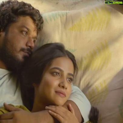 Sri Gouri Priya Instagram - Check out the sweet “Apple Crumble” Promo from #Lover 😉🥳 Full song in @worldofSiddharth vocal drops this Evening at 5pm !! Releasing in Theatres on February 9th. Directed by @prabhuramvyas A @rseanroldan musical !! @manikabali87 @srigouripriya @kanna__ravi @yuvraj_ganesan @mageshraj @millionoffl @mrpentertainments @shreyaas_krishna @barathvikramanks @navaa_rajkumar @harish_durairaj @vijaymp29 @hachu.k @rinibot @nikhila_sankar_ @mohanrajan_lyrici @arunachaleswaran.pa @thinkmusicofficial