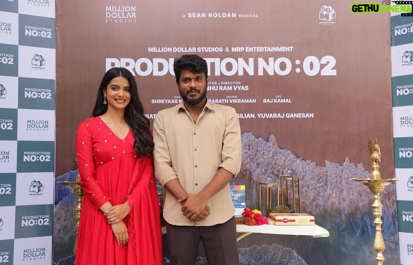 Sri Gouri Priya Instagram - My next in Tamil! 💛🙏🏼 Thank you much @actorvijaysethupathi sir for gracing the event. ❤️🙏🏼 Super excited to be working with this talented bunch! @manikabali87 @prabhuramvyas @kanna__ravi @rseanroldan @shreyaas_krishna @barathvikramanks @yuvraj_ganesan @mageshraj @nikhila_Sarkar_ @rajkamal.art @mohanrajan_lyrici @harish_durairaj @vijaymp29 @navadevi.rajkumar