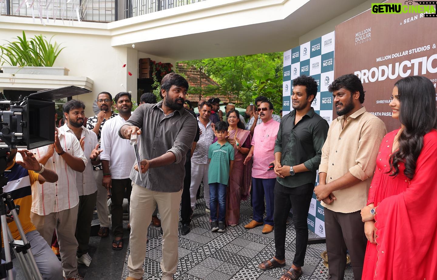 Sri Gouri Priya Instagram - My next in Tamil! 💛🙏🏼 Thank you much @actorvijaysethupathi sir for gracing the event. ❤️🙏🏼 Super excited to be working with this talented bunch! @manikabali87 @prabhuramvyas @kanna__ravi @rseanroldan @shreyaas_krishna @barathvikramanks @yuvraj_ganesan @mageshraj @nikhila_Sarkar_ @rajkamal.art @mohanrajan_lyrici @harish_durairaj @vijaymp29 @navadevi.rajkumar