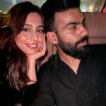 Srishti Ganguli Rindani Instagram - Pehli saalgirah kaise celebrate kare samaj hi nahi aa raha tha. Toh humne socha chalo kuch ghanton ke liye VIP hone ka naatak kare. 8 ghante ke liye ek BMW book karke, chal pade hum fine dining karne. Nikalte waqt valet ke liye wait karte hue kuch log dikhe, jinka net worth unke kapdo se hi pata chal gaya. Woh apne 5 series ka wait kar rahe the aur hum… hum apne 7 series ka. Bahut mazaa aaya. Happy Anniversary Sunny boy. Ab new year ghar pe manaayenge theek hai? #gareebpleasures