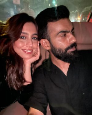 Srishti Ganguli Rindani Instagram - Pehli saalgirah kaise celebrate kare samaj hi nahi aa raha tha. Toh humne socha chalo kuch ghanton ke liye VIP hone ka naatak kare. 8 ghante ke liye ek BMW book karke, chal pade hum fine dining karne. Nikalte waqt valet ke liye wait karte hue kuch log dikhe, jinka net worth unke kapdo se hi pata chal gaya. Woh apne 5 series ka wait kar rahe the aur hum… hum apne 7 series ka. Bahut mazaa aaya. 

Happy Anniversary Sunny boy. Ab new year ghar pe manaayenge theek hai?  #gareebpleasures