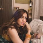 Srishti Ganguli Rindani Instagram - Makeup lagaya tha toh socha lage haath modalling kar hi lu…