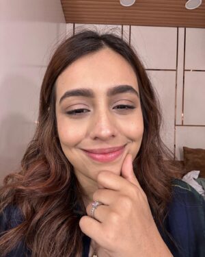 Srishti Ganguli Rindani Instagram - Ek instagram post toh yeh nalaayak photos bhi deserve karte hai. Bye