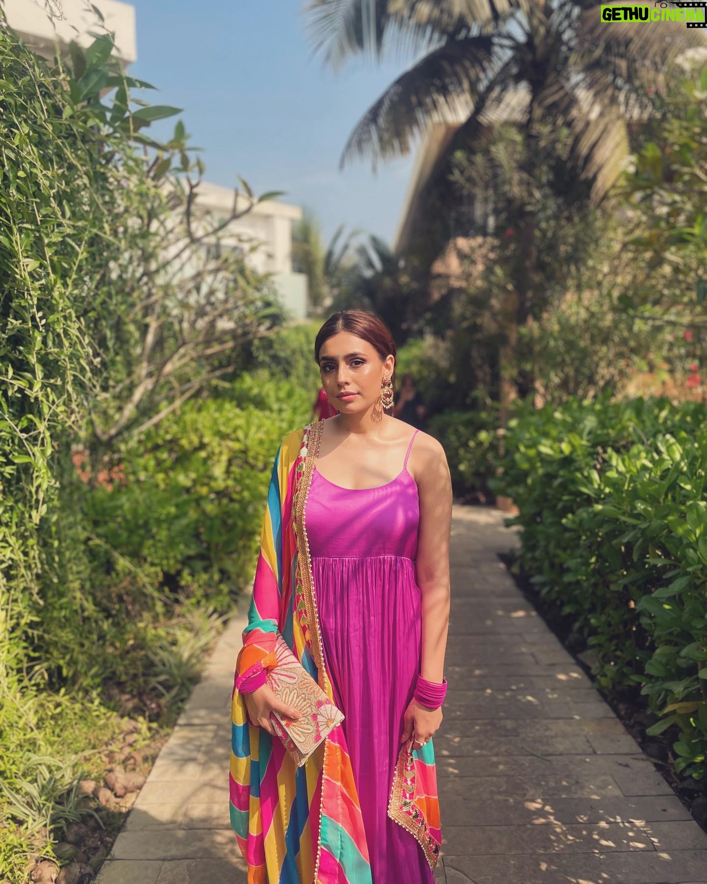 Srishti Ganguli Rindani Instagram - Kalar kular