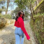 Srishti Ganguli Rindani Instagram - Aakhri photo on public demand 📸 @dishanoyonika my best photo taker ♥️