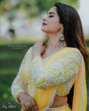 Sruthi Lakshmi Instagram - "Yellow is my favourite summer colour -It makes me feel like a sunflower ". 💛💛💛💛💛

Costume nd styled by @atelierdesigns0 @atelierdesigns0 💛

Photography by @nithinsundher_photography 💛

Dolledup by @dz_makeover 💛

Thanks to @rb_photographystudio 💛

#yellow #yellowsaree #fashion #latestfashion #mayalamactress #kerala #trending #sunflower