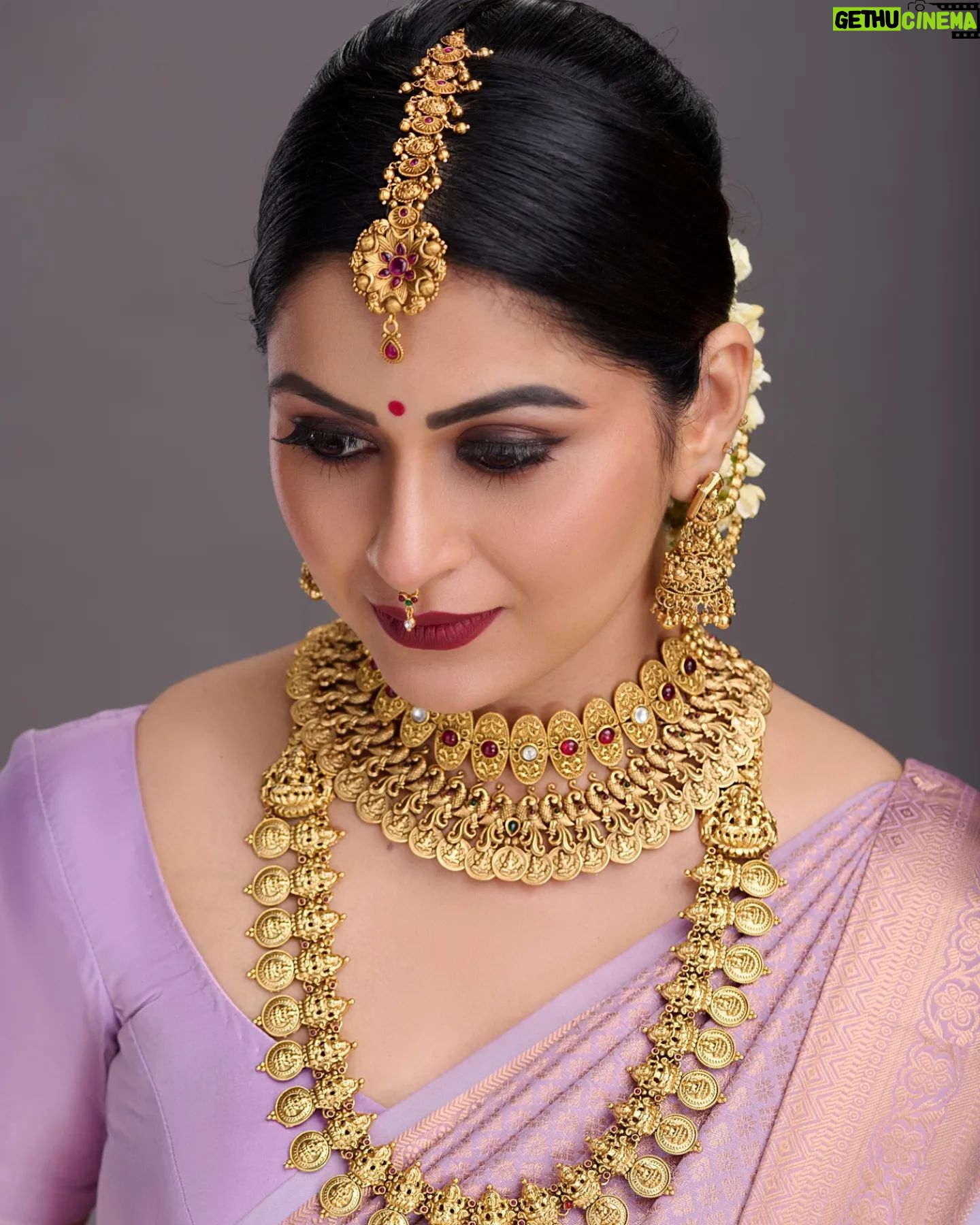 Sruthi Lakshmi Instagram - "MILA GOLD & DIAMONDS" A Legacy of Trust and Quality πππ Photography & post production @plan.b.actions @jibinartist Camera team @dayonphotos @abishek_ps @maneeshbaby Video @heera.fashion Lights @crew6rentals Studio @threedotsfilmstudio Styling by @sabarinathk_ Dolledup by @sreegeshvasan_makeupartist