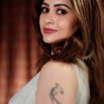 Sruthi Lakshmi Instagram - ❤❤❤ @byhand.in MUA &Hair @divyas_makeover_ Videography @_raylightsphotography_ #leosong #trendingreels #dancer #beauty #malaylamactress