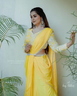 Sruthi Lakshmi Instagram - "Yellow is my favourite summer colour -It makes me feel like a sunflower ". 💛💛💛💛💛

Costume nd styled by @atelierdesigns0 @atelierdesigns0 💛

Photography by @nithinsundher_photography 💛

Dolledup by @dz_makeover 💛

Thanks to @rb_photographystudio 💛

#yellow #yellowsaree #fashion #latestfashion #mayalamactress #kerala #trending #sunflower
