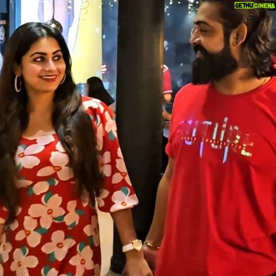 Sruthi Lakshmi Instagram - Let's make this Valentine's week a memorable one ❤️🎁😍 #valentines #couplegoals #love #loveisintheair #foodlover #candlelightdinner #romanticcouples #foodiecouple #memorableday #romance #datenight #specialoccasions