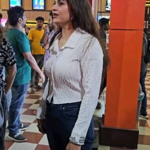 Sruthi Lakshmi Instagram - ഇജ്ജാതിൽ ലുക്കിൽ രാവിലെ അന്വേഷിപ്പിൻ കണ്ടെത്തും സിനിമ കാണാൻ വന്ന ശ്രുതി 😍| Sruthi Lakshmi #sruthilakshmi #sruthilakshmiletest