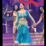Sruthi Lakshmi Instagram - Vanitha Awards😍😍😍 Thank u @prasannasujit master 💓 @vishnu_groovi 💓 @nasif_appu 💓 @renjurenjimar 😘😘 @vasudevan.arun 💚💚 @vanithamagazine @amma.association #vanitaawards #malayalamactress #mayya #dance #trendingreels #sruthilakshmi #trending #mayyamayya #biggboss