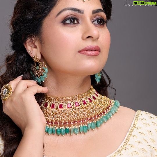 Sruthi Lakshmi Instagram - Mila Gold & Diamonds β€β€ @milagoldanddiamonds Photography & post production @plan.b.actions @jibinartist Camera team @dayonphotos @abishek_ps @maneeshbaby Video @heera.fashion Lights @crew6rentals Studio @threedotsfilmstudio π@sreegeshvasan_makeupartist π@sabarinathk_