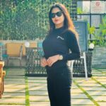 Sruthi Lakshmi Instagram - "It makes a big difference in your life when you stay positive." 🖤🖤🖤🖤🖤🖤