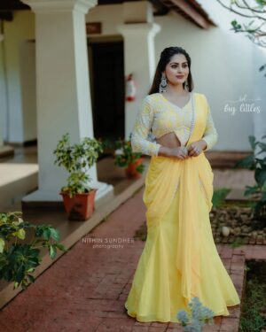 Sruthi Lakshmi Instagram - "Yellow is my favourite summer colour -It makes me feel like a sunflower ". 💛💛💛💛💛

Costume nd styled by @atelierdesigns0 @atelierdesigns0 💛

Photography by @nithinsundher_photography 💛

Dolledup by @dz_makeover 💛

Thanks to @rb_photographystudio 💛

#yellow #yellowsaree #fashion #latestfashion #mayalamactress #kerala #trending #sunflower