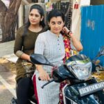 Sruthi Shanmuga Priya Instagram - PoV: Sruthi enoda friendu, intha veyilluku illayada oru end’u?! 🤯🤯🤯😡🌞🌞 @iamsruthiraj Shooting outdoor in hot Sun be like! 😅 from the sets of LAKSHMI 🥰 #lakshmi #suntv #serial #outdoors #shootdiaries
