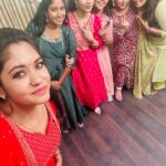 Sruthi Shanmuga Priya Instagram - The reunion that is extremely close to my heart ❤️ #nathaswaram_sisters @benzepreinkline @me_jsrimano @actress_sangavi @revathi.thamu Thanks to @behindwoodsofficial for this wonderful meet-up. Feels so good and heartwarming ❤️ #sistersforever #bonding #14years #nathaswaram #suntv