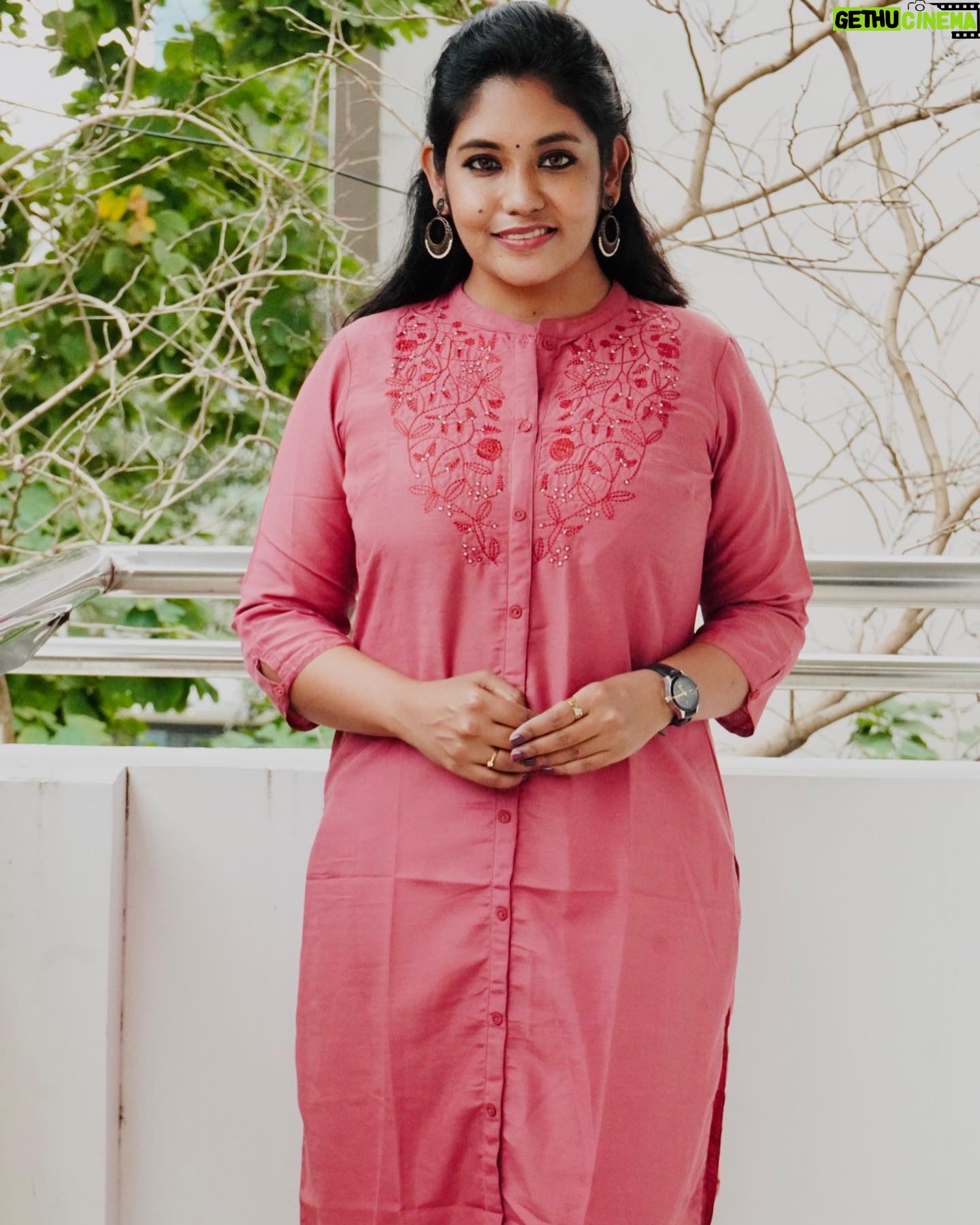 Sruthi Shanmuga Priya Instagram - Train your mind to see the good in everything. Positivity is a choice. The happiness of your life depends on the quality of your thoughts Kurti : @maybell_india #indianwear #kurti #traditional #positivity #bliss