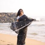 Sruthi Shanmuga Priya Instagram - #thalassophile🌊 #அவனுக்கென 🦋❤️ 📷 @_the_venki_ 💄 @dazzle_up_by_ro