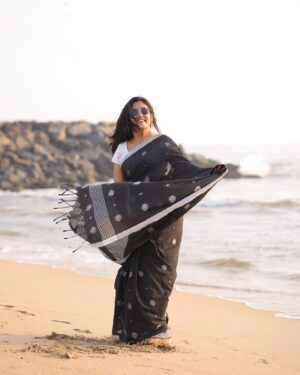 Sruthi Shanmuga Priya Instagram - #thalassophile🌊 

#அவனுக்கென 🦋❤️

📷 @_the_venki_ 
💄 @dazzle_up_by_ro