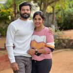Sruthi Shanmuga Priya Instagram - நீதானே என் காதலே என்னாளும் ♾️❤️ @arvind__shekar #aravind’s_sruthi #forevermine #blissful