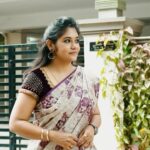 Sruthi Shanmuga Priya Instagram - Behind every strong woman is a story that gave her no other choice ! Stepping into this year stronger with my guardian angel beside 🦋👼🏻 Tussar silk saree : @_niyali_online #positivity #goodvibes #2024 #spreadlove #stronger