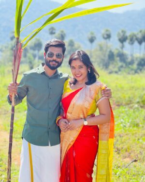 Sruthi Shanmuga Priya Instagram - இனிய பொங்கல் நல்வாழ்த்துக்கள்! ☺️
Happy Pongal from us to you 🤍♥️

#pongal2024