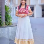 Sruthi Shanmuga Priya Instagram – At every different stage of your life, you’ll meet a different you and that is because you’re evolving ✨💯

Pc : @rootzstudios 

#selfmade