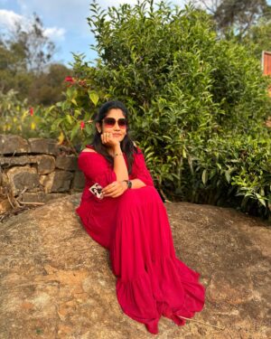 Sruthi Shanmuga Priya Instagram - இது சோகம் ஆனால் ஒரு சுகம், நெஞ்சின் உள்ளே பரவிடும்,
நாம் பழகிய காலம் பரவசம், அன்பே ❤️❤️✨

இதம் தருமே 🦋✨♾️
@arvind__shekar 

#aravind’s_sruthi